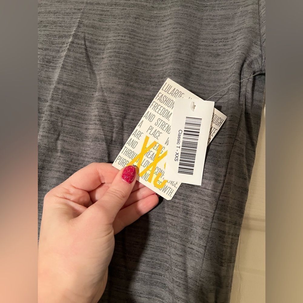 NWT Lularoe Classic Tee - Picture 2 of 4